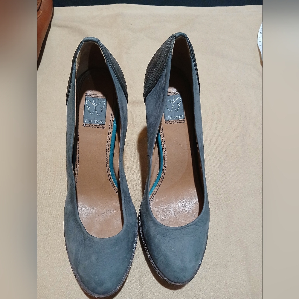 Ella Moss Gray Heels Elegant Nubuck Design EUC Size 9